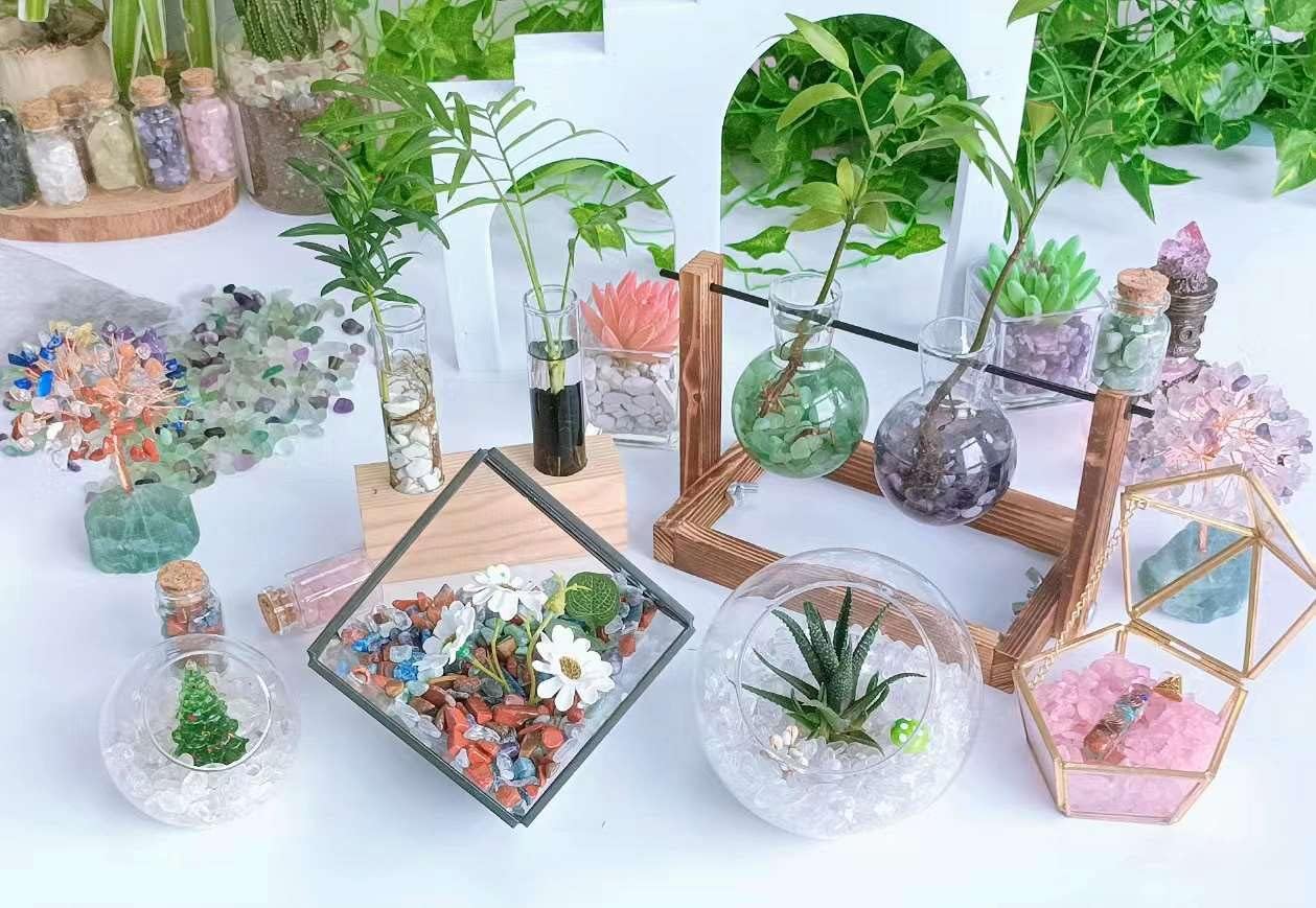 LAIDANLA Howlite Crushed Stone Crystal Chips Bulk Natural Gemstones Healing Reiki Crystals Mini Quartz Vase Filler Aquarium Gravel 100g