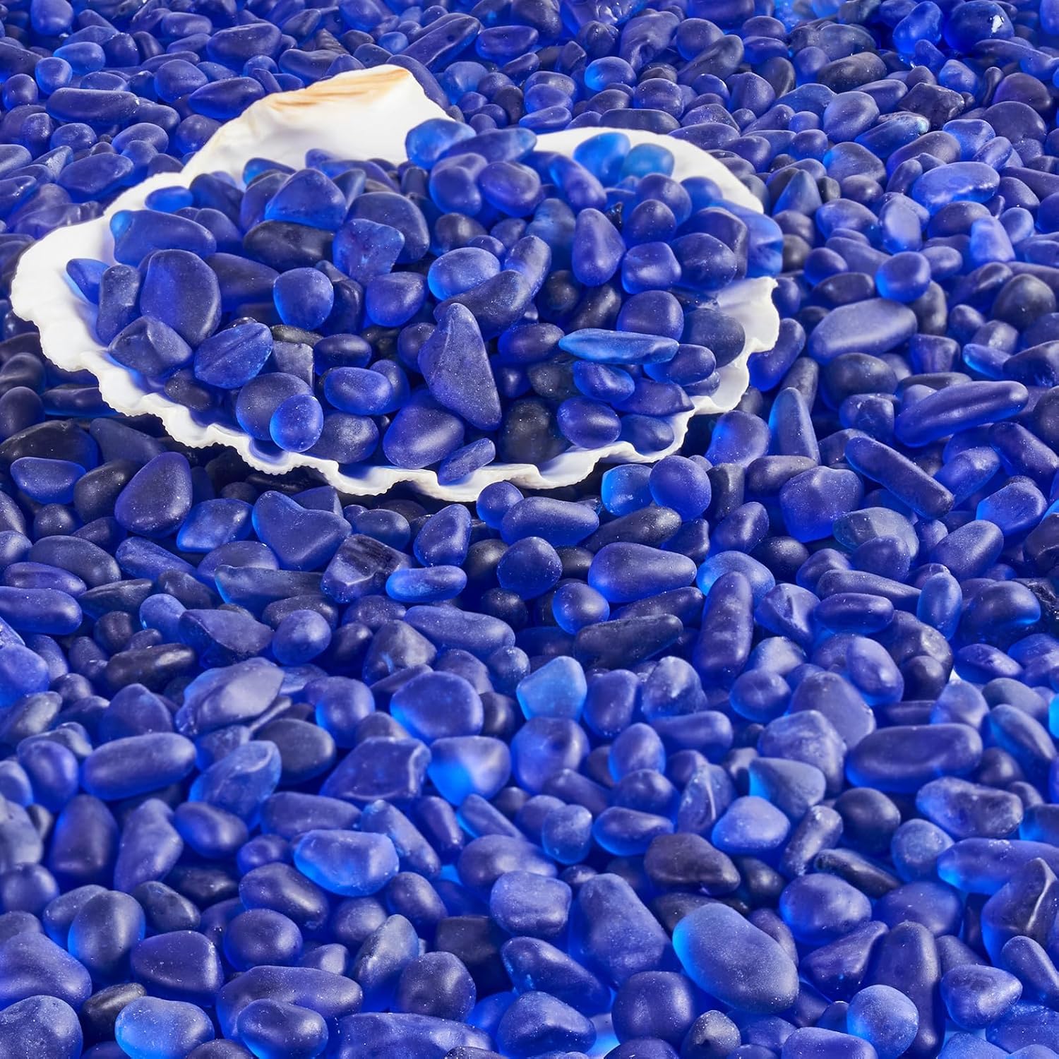 QEQEKAKA Sea Glass Stones for Crafts About 2.75LB (1180g/41.62oz) Glass Pebbles Gemstones Bulk for Beaching Wedding DIY Decoration Aquarium Turtle Tank Vase Filler (Dark Blue)
